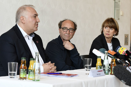 Pressekonferenz mit Dogan Akhanli in Köln