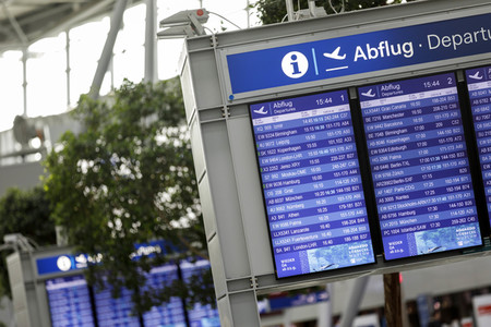 Symbolfoto Abflug