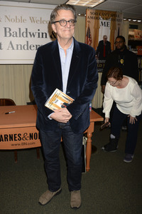 Buchsigniertstunde mit Alec Baldwin und Kurt Andersen in New York