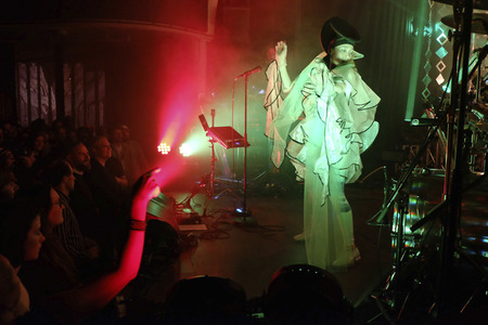 Konzert von Little Dragon in Hamburg