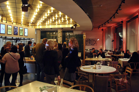 Ein Jahr Restaurant 'Die Gute Botschaft' in Hamburg