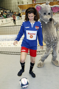 Benefiz-Fußballspiel 'Kicken mit Herz' 2017 in Hamburg
