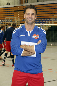 Benefiz-Fußballspiel 'Kicken mit Herz' 2017 in Hamburg