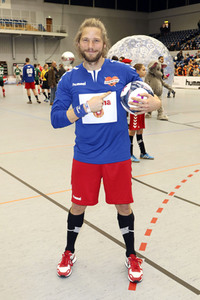 Benefiz-Fußballspiel 'Kicken mit Herz' 2017 in Hamburg
