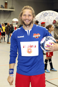 Benefiz-Fußballspiel 'Kicken mit Herz' 2017 in Hamburg