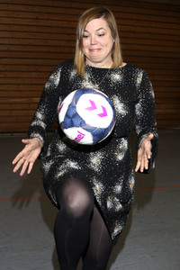 Benefiz-Fußballspiel 'Kicken mit Herz' 2017 in Hamburg
