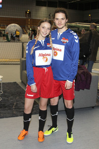 Benefiz-Fußballspiel 'Kicken mit Herz' 2017 in Hamburg