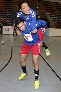 Benefiz-Fußballspiel 'Kicken mit Herz' 2017 in Hamburg