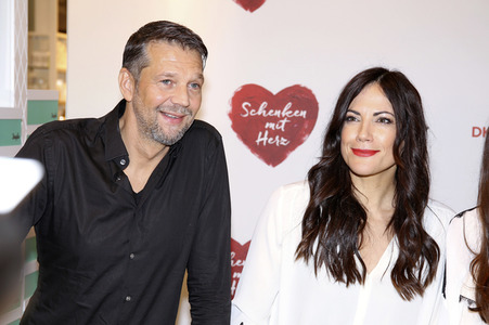 Douglas Charity-Weihnachtsaktion 2017 'Schenken mit Herz' in Hamburg
