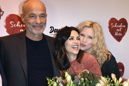 Douglas Charity-Weihnachtsaktion 2017 'Schenken mit Herz' in München