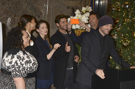 Empire State Building Lighting Ceremony mit dem Cast von 'The Greatest Showman' in New York