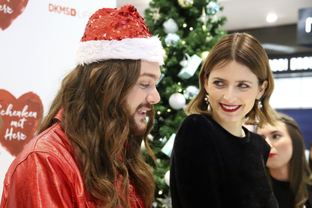 Weihnachtsaktion 2017 'Schenken mit Herz' in Frankfurt