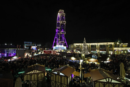 Der Wintermarkt am Riesenradplatz in Wien