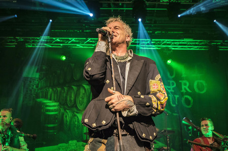 Konzert von In Extremo Perform in Osnabrück