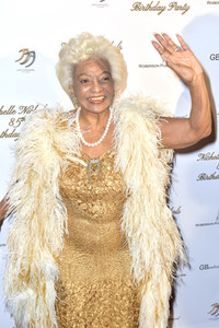 Feier zum 85. Geburtstag von Nichelle Nicols in Los Angeles