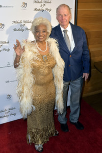 Feier zum 85. Geburtstag von Nichelle Nicols in Los Angeles