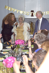 Feier zum 85. Geburtstag von Nichelle Nicols in Los Angeles
