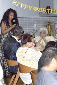 Feier zum 85. Geburtstag von Nichelle Nicols in Los Angeles