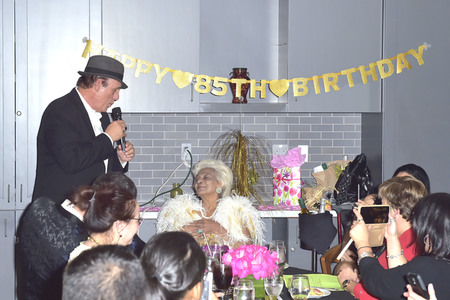 Feier zum 85. Geburtstag von Nichelle Nicols in Los Angeles