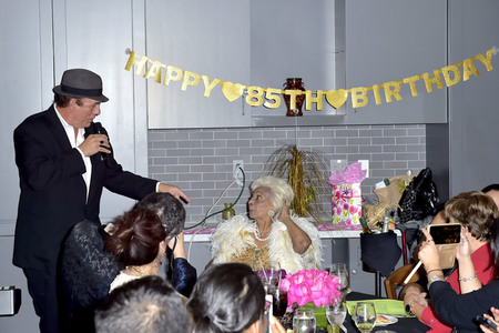 Feier zum 85. Geburtstag von Nichelle Nicols in Los Angeles