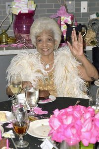 Feier zum 85. Geburtstag von Nichelle Nicols in Los Angeles