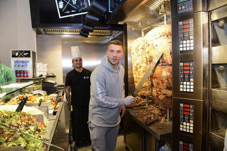 Döner-Restaurant Opening von Lukas Podolski in Köln