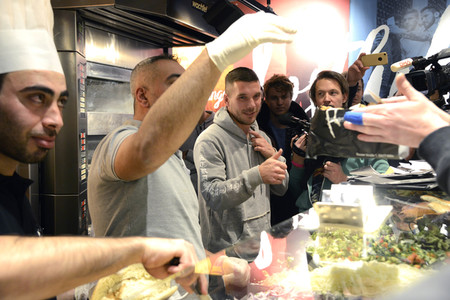 Döner-Restaurant Opening von Lukas Podolski in Köln