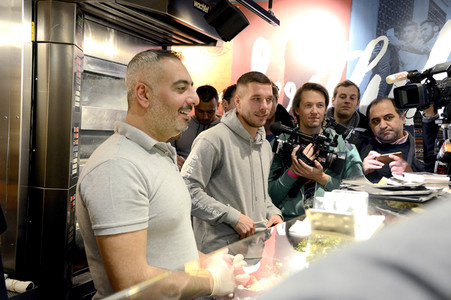Döner-Restaurant Opening von Lukas Podolski in Köln