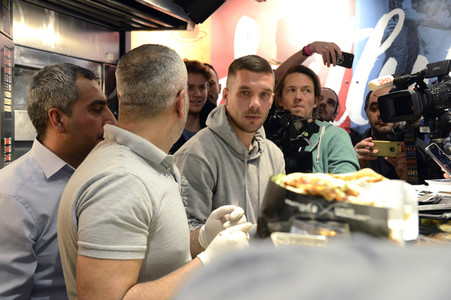 Döner-Restaurant Opening von Lukas Podolski in Köln