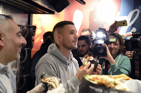 Döner-Restaurant Opening von Lukas Podolski in Köln