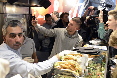 Döner-Restaurant Opening von Lukas Podolski in Köln