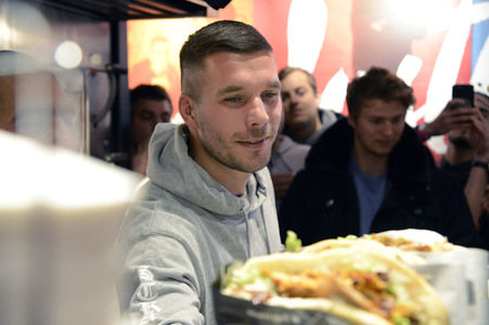 Döner-Restaurant Opening von Lukas Podolski in Köln