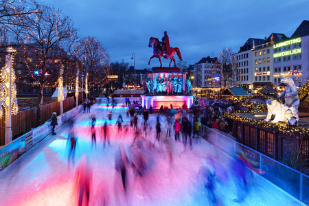 Symbolfoto Eislaufbahn
