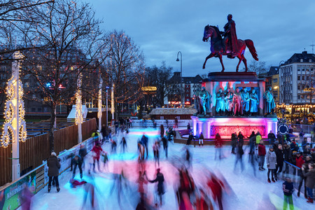Symbolfoto Eislaufbahn
