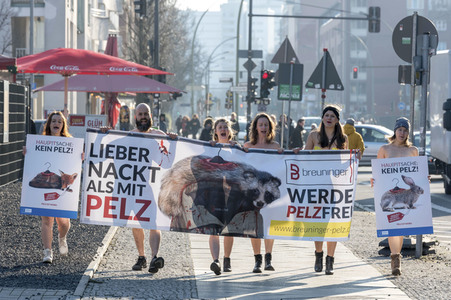 Protest gegen das Tragen von Pelz anlässlich der Fashion Week Berlin