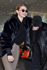 Abflug von Gigi Hadid aus Tokio