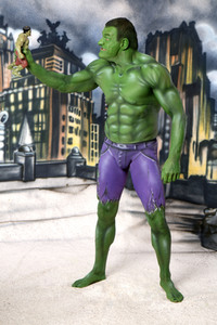 GEEK ART: Hulk vs Iron Quinn Bodypainting
