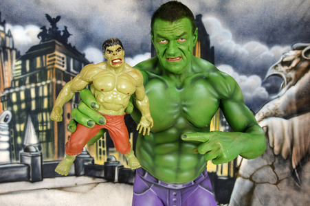 GEEK ART: Hulk vs Iron Quinn Bodypainting