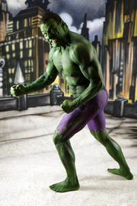 GEEK ART: Hulk vs Iron Quinn Bodypainting