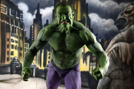GEEK ART: Hulk vs Iron Quinn Bodypainting
