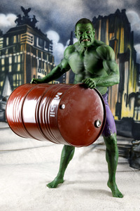 GEEK ART: Hulk vs Iron Quinn Bodypainting