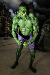 GEEK ART: Hulk vs Iron Quinn Bodypainting