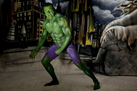 GEEK ART: Hulk vs Iron Quinn Bodypainting