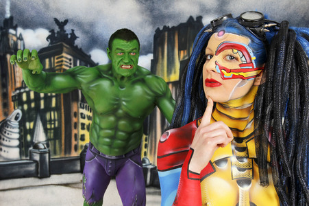 GEEK ART: Hulk vs Iron Quinn Bodypainting