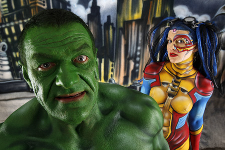 GEEK ART: Hulk vs Iron Quinn Bodypainting