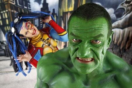 GEEK ART: Hulk vs Iron Quinn Bodypainting