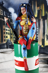 GEEK ART: Hulk vs Iron Quinn Bodypainting