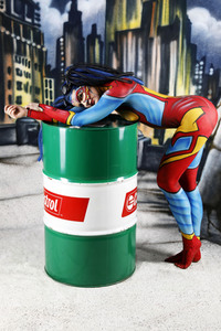 GEEK ART: Hulk vs Iron Quinn Bodypainting