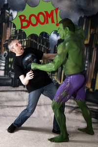 GEEK ART: Hulk vs Iron Quinn Bodypainting