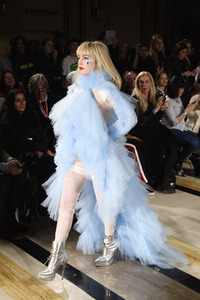 Pam Hogg Fashion Show auf der London Fashion Week AW18